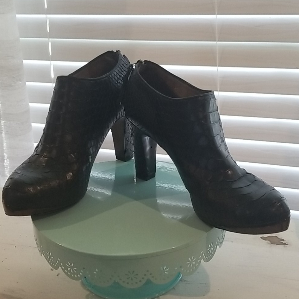 Devi Kroell Black Python Heeled Ankle Boot Sz. 38 - image 1
